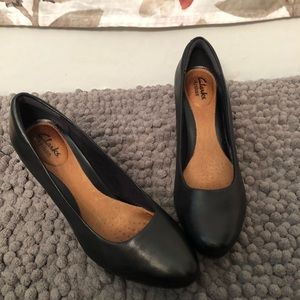 Clark’s artisans pumps